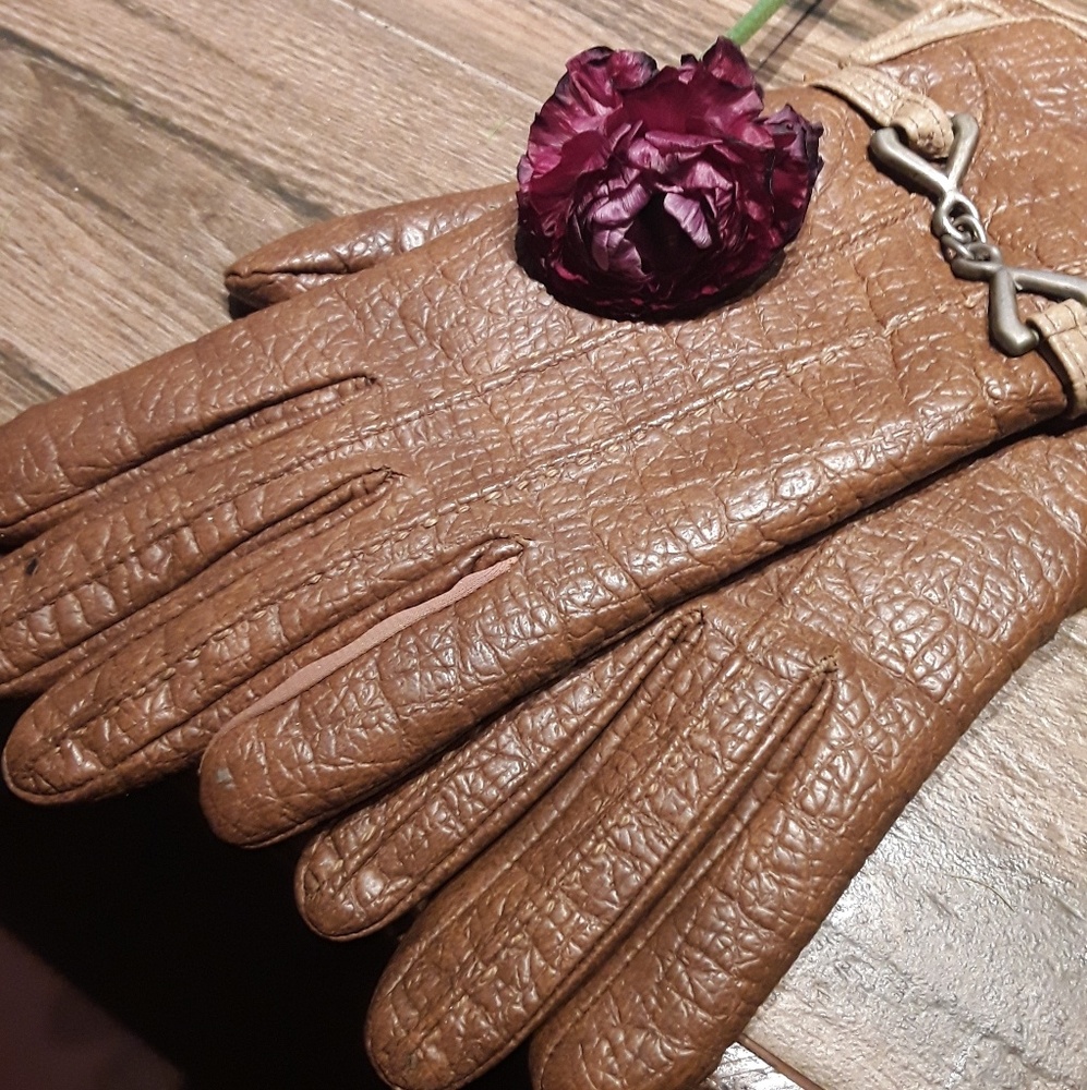 Leather Tan Fitted Gloves